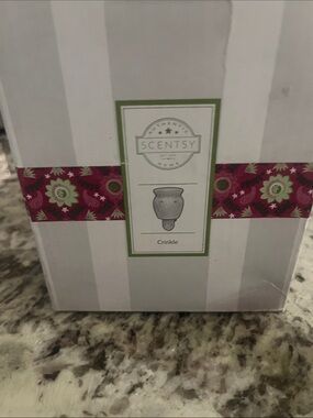 Scentsy White Ceramic  Plug-In Warmer